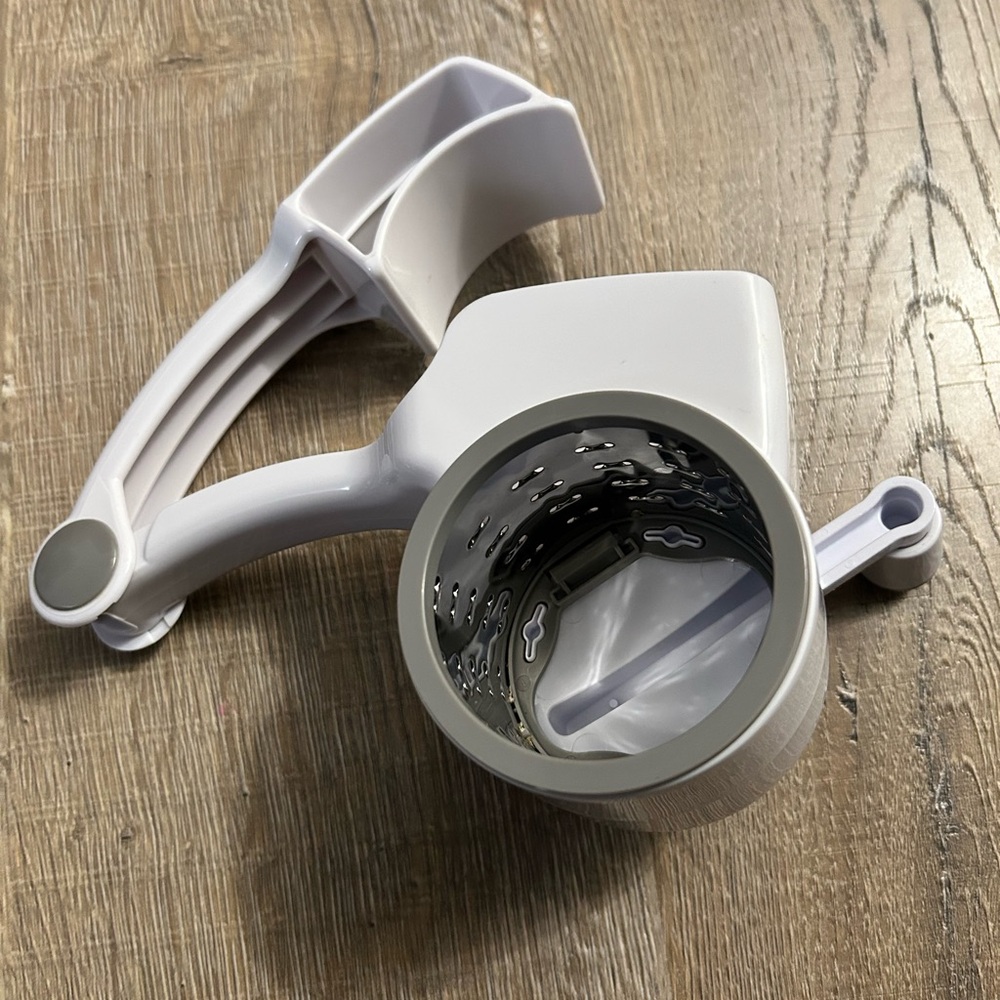 Pampered Chef White Rotary Cheese Grater